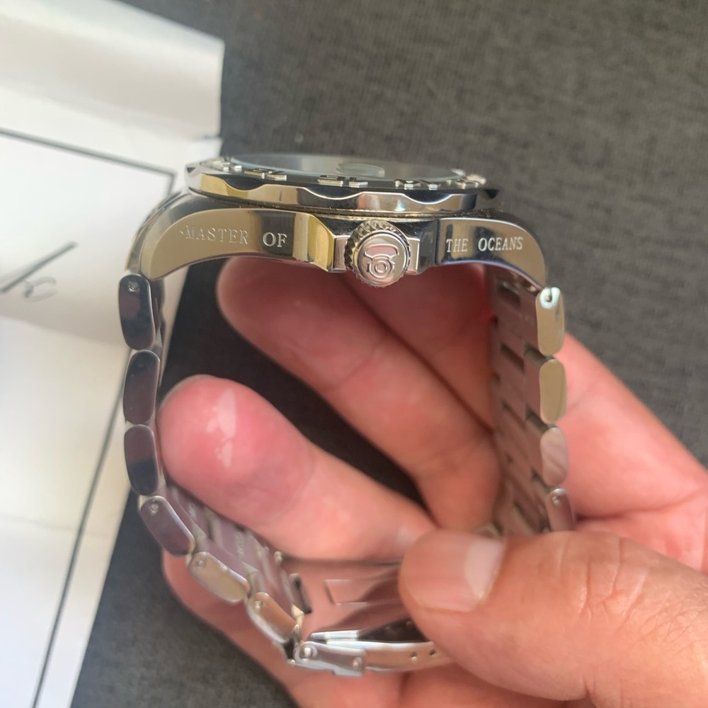 Invicta - Picture 3 of 5